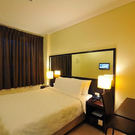 Go Hotels Iloilo Ngoại thất bức ảnh