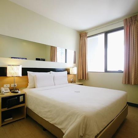 Go Hotels Iloilo Phòng bức ảnh