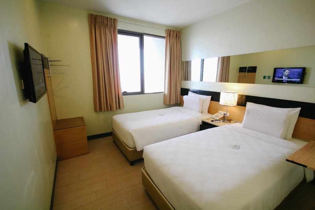 Go Hotels Iloilo Ngoại thất bức ảnh