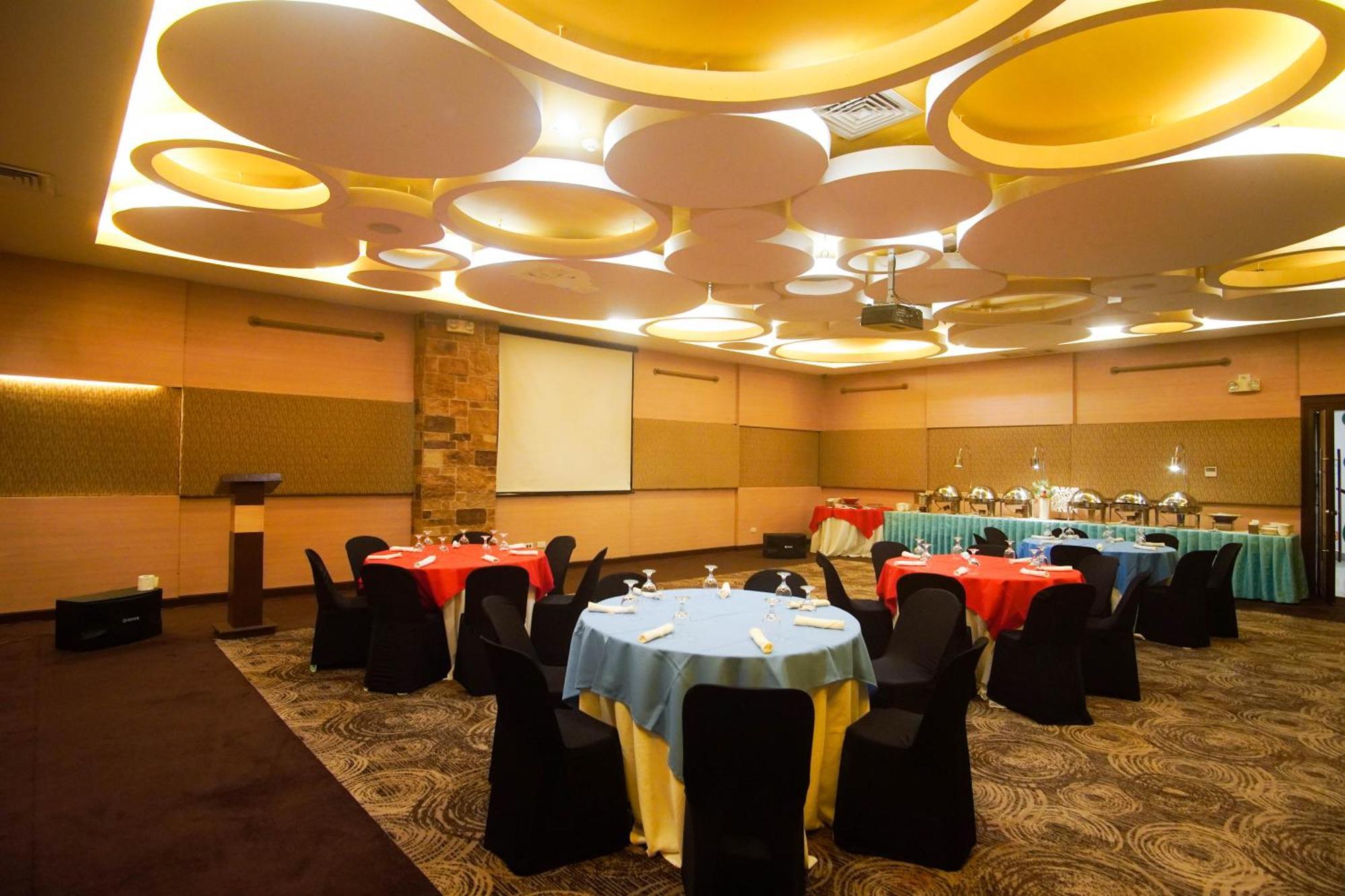 Go Hotels Iloilo Ngoại thất bức ảnh