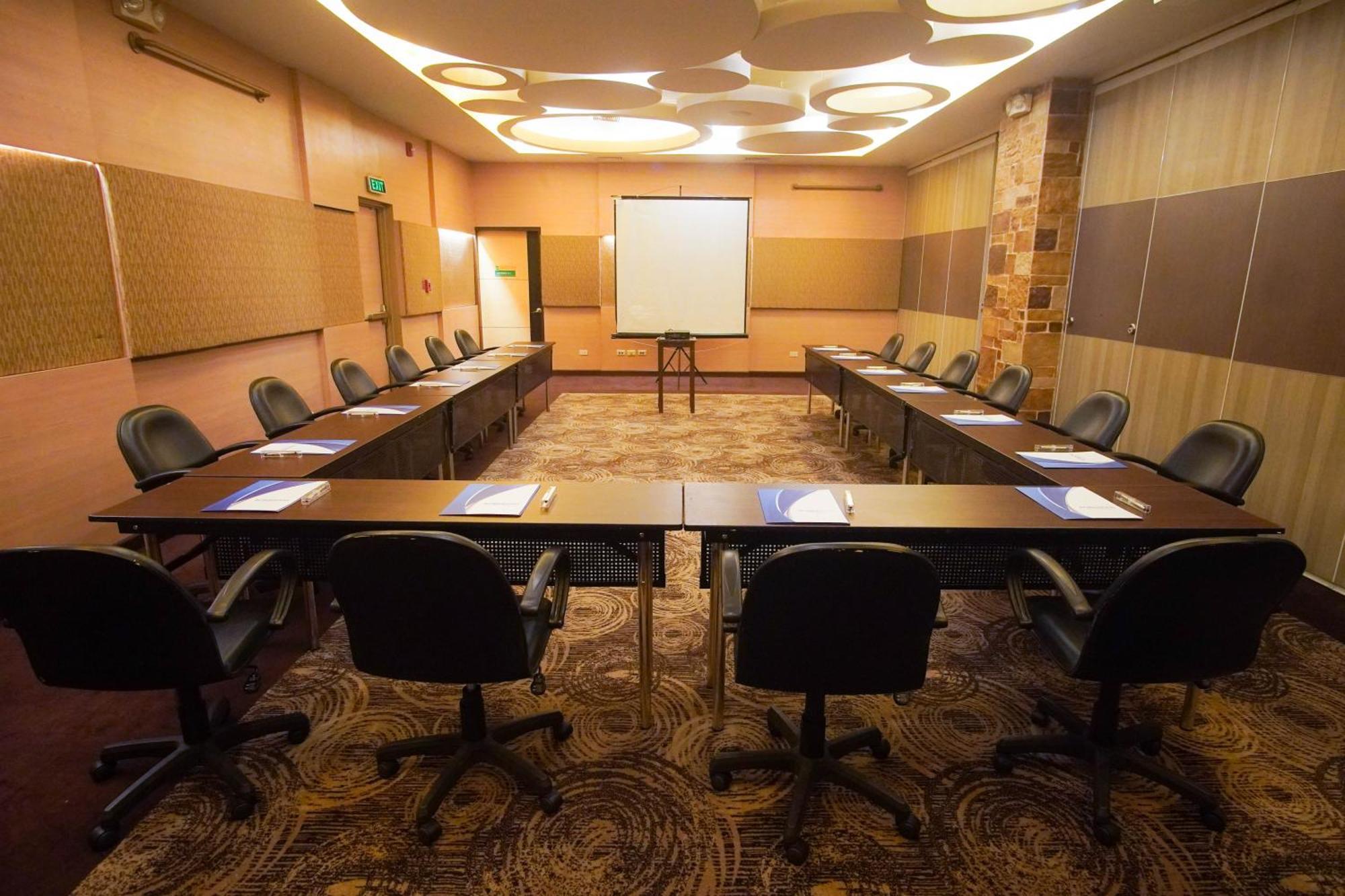 Go Hotels Iloilo Ngoại thất bức ảnh