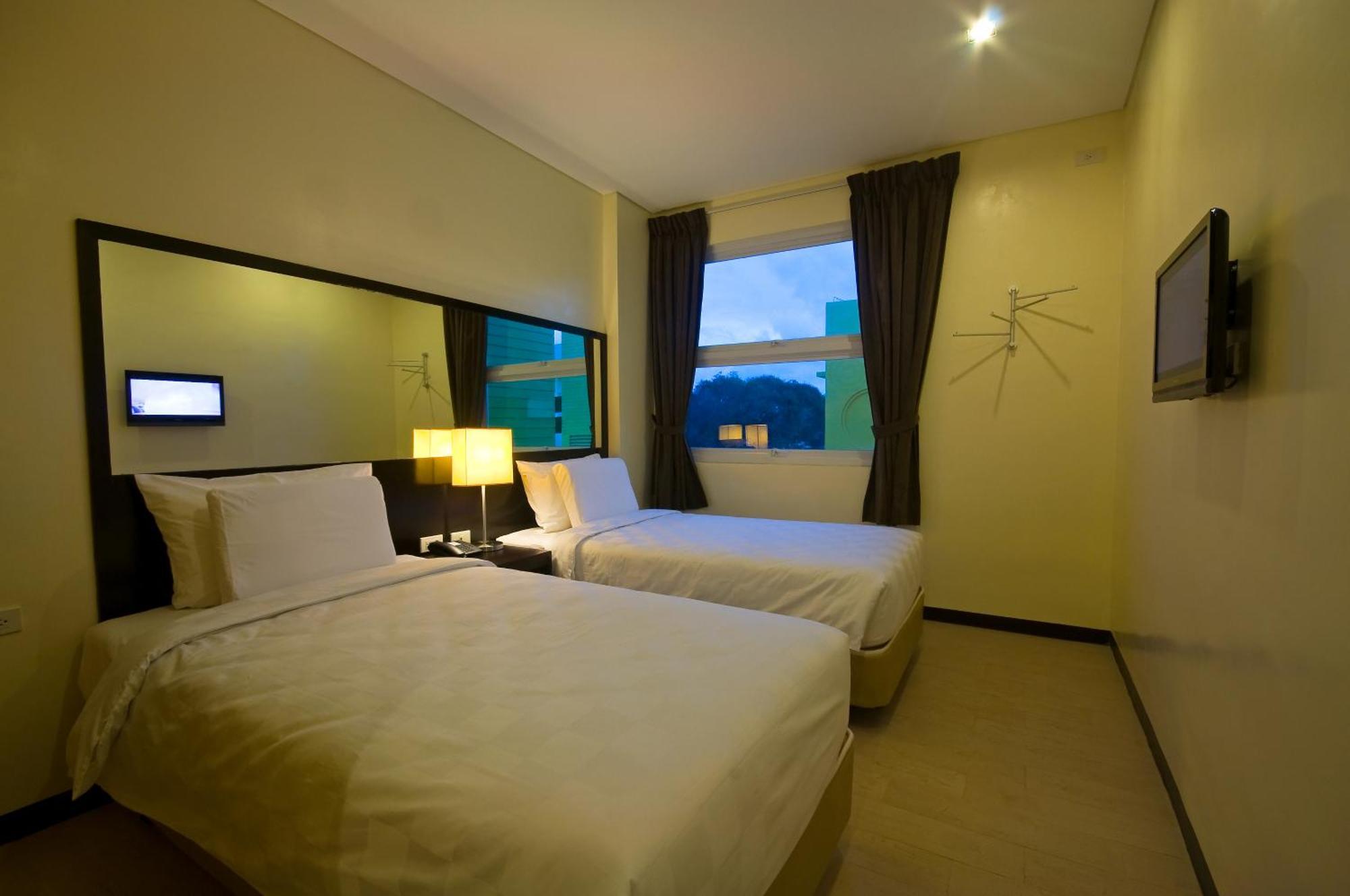 Go Hotels Iloilo Ngoại thất bức ảnh