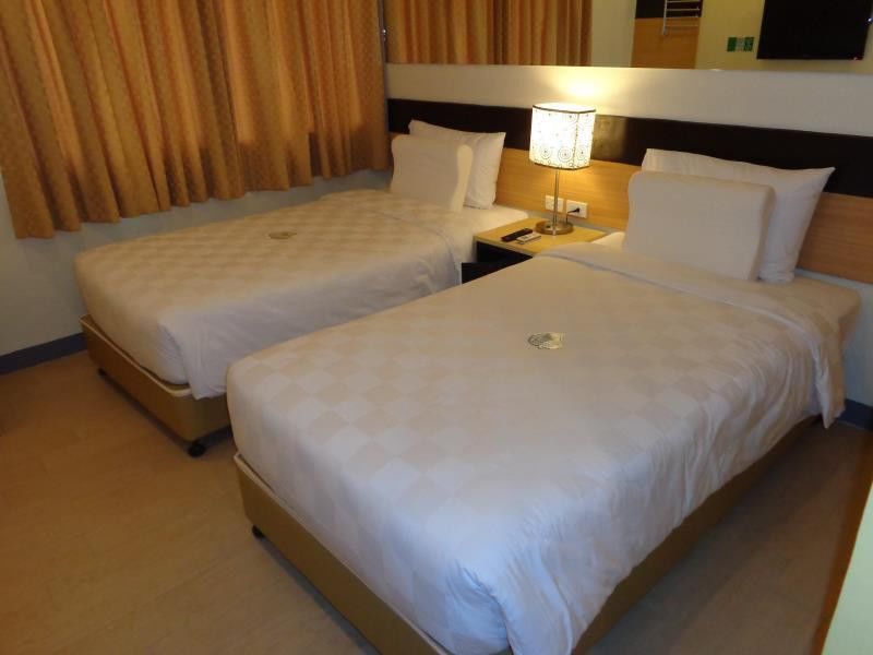 Go Hotels Iloilo Ngoại thất bức ảnh