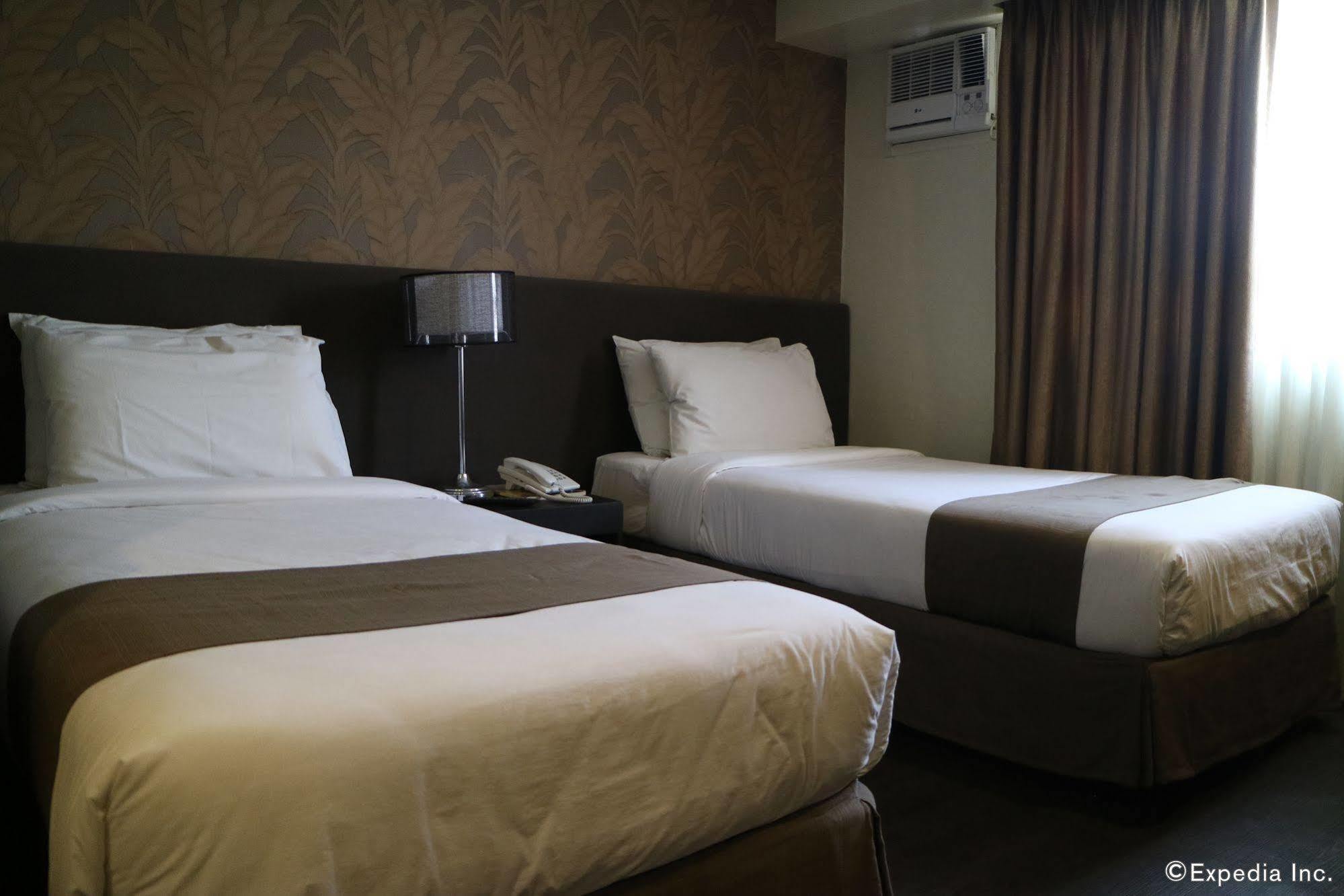 Go Hotels Iloilo Ngoại thất bức ảnh