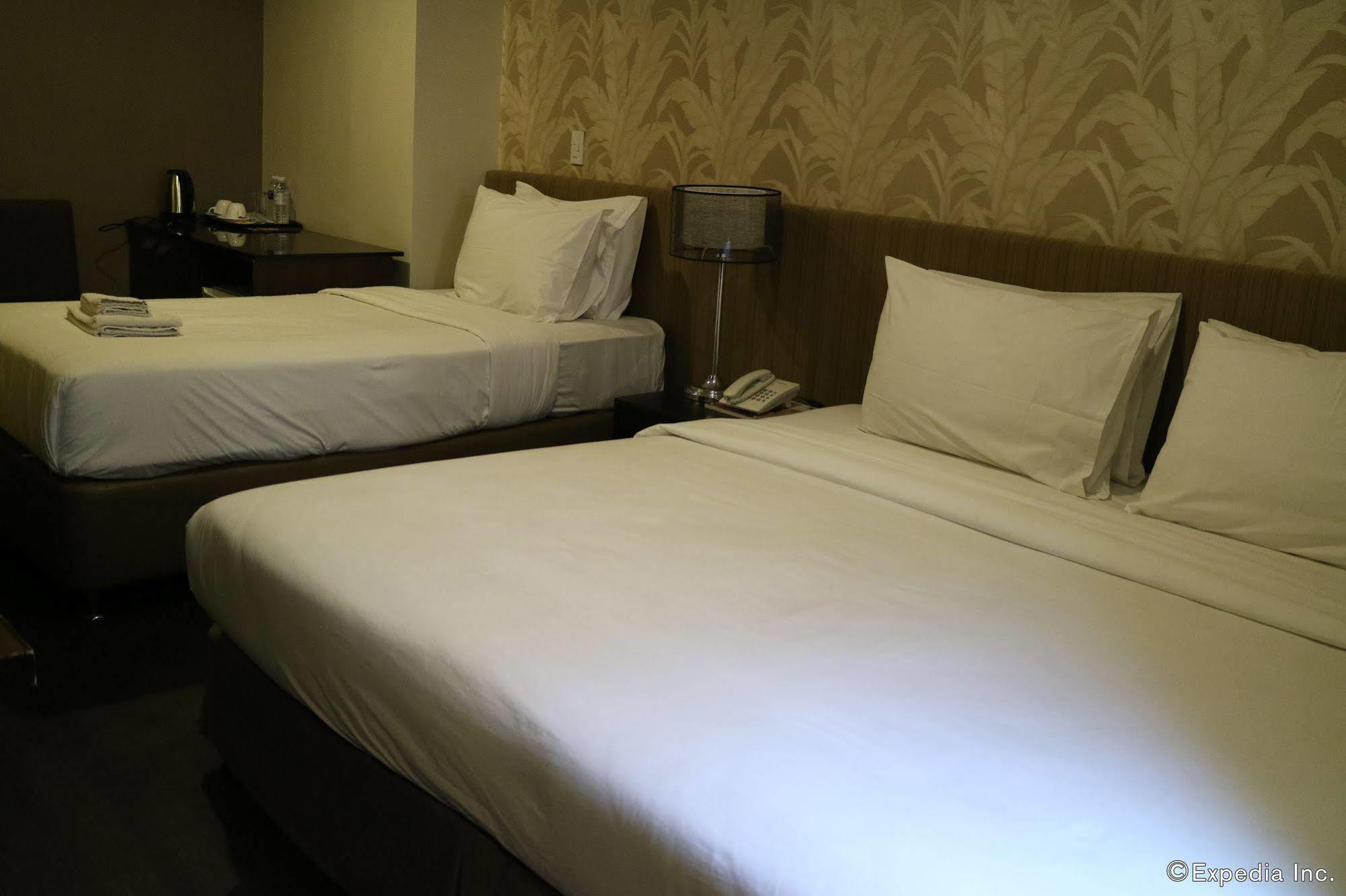 Go Hotels Iloilo Ngoại thất bức ảnh