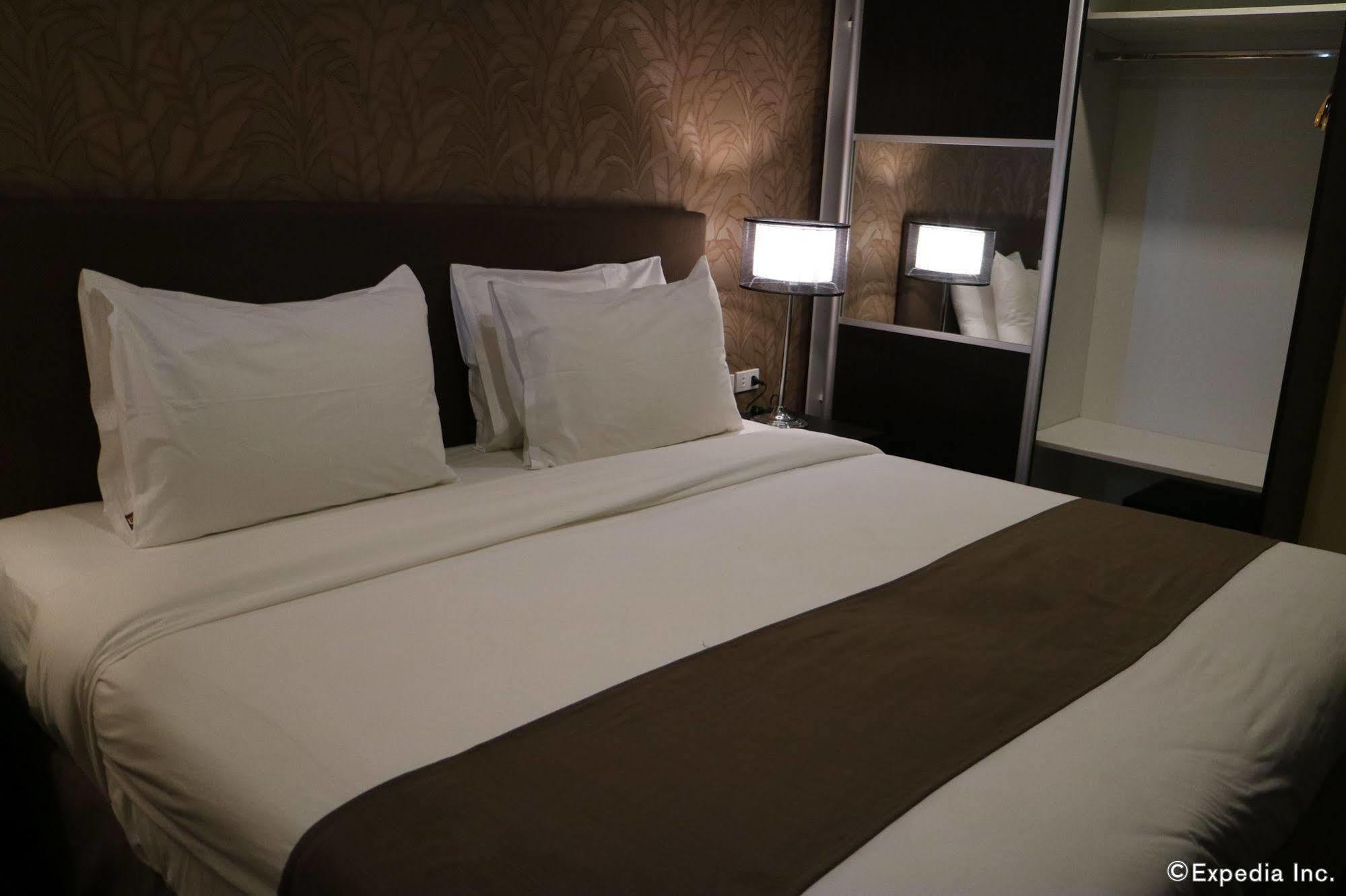 Go Hotels Iloilo Ngoại thất bức ảnh