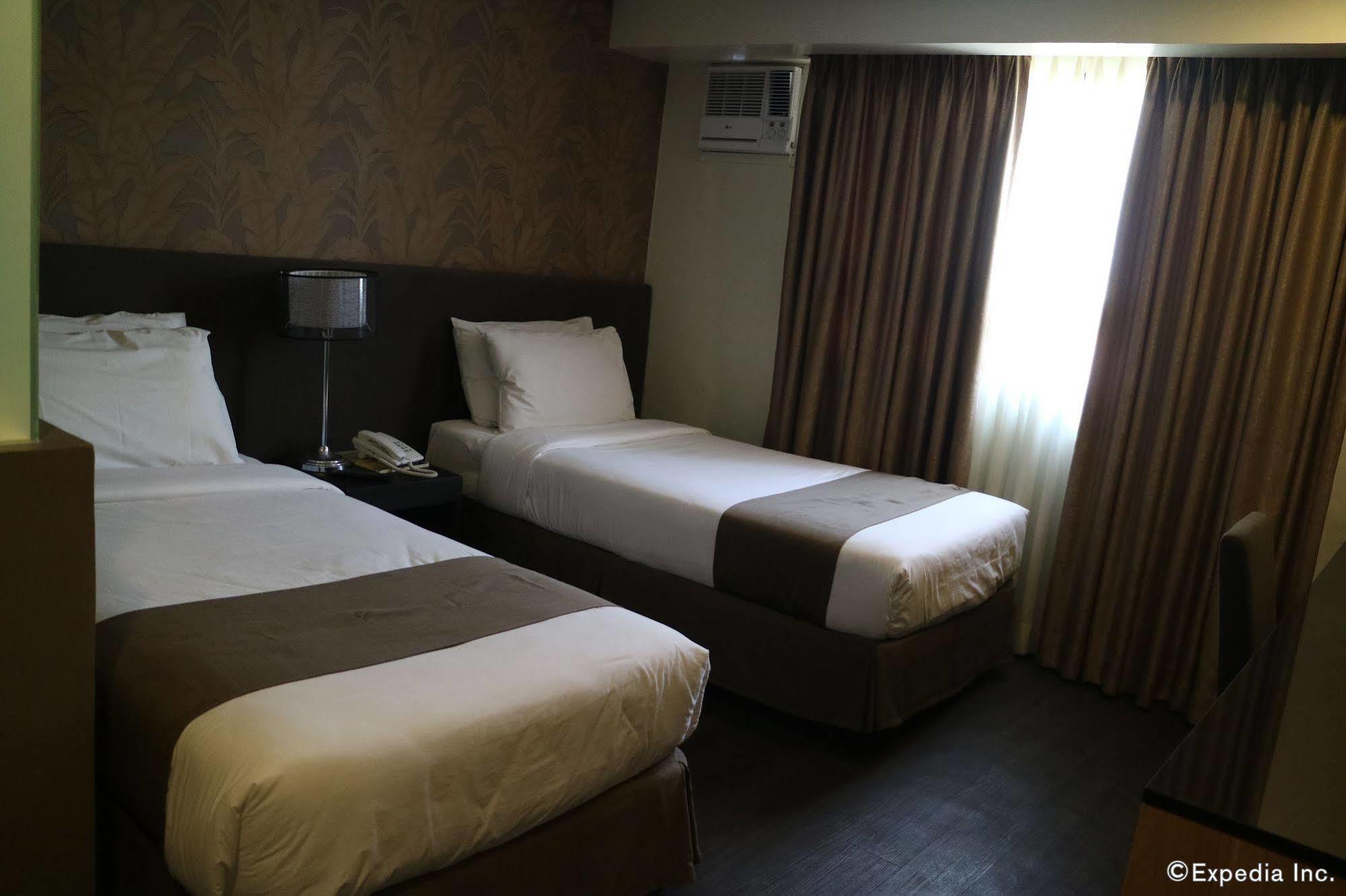 Go Hotels Iloilo Ngoại thất bức ảnh