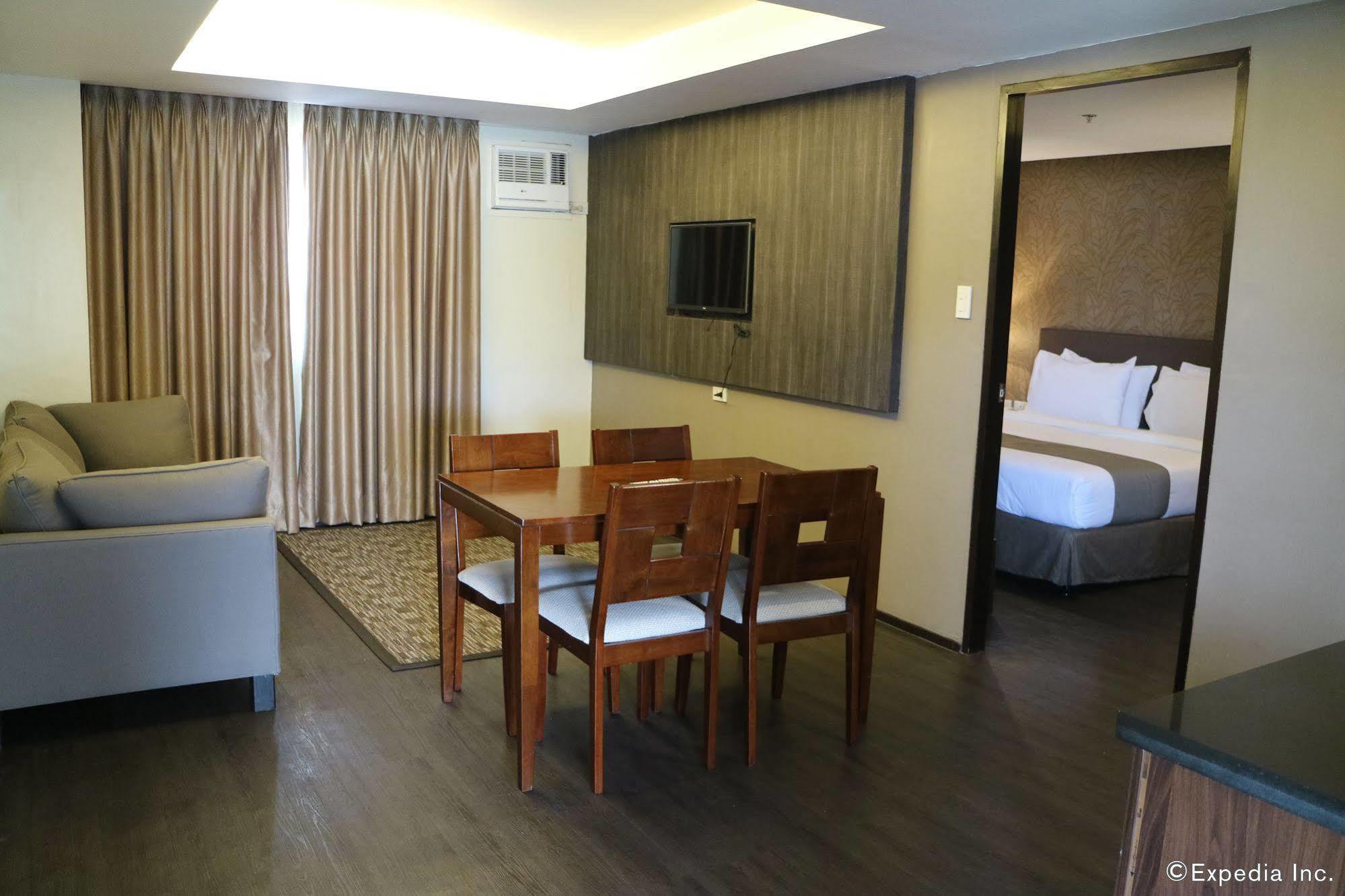 Go Hotels Iloilo Ngoại thất bức ảnh
