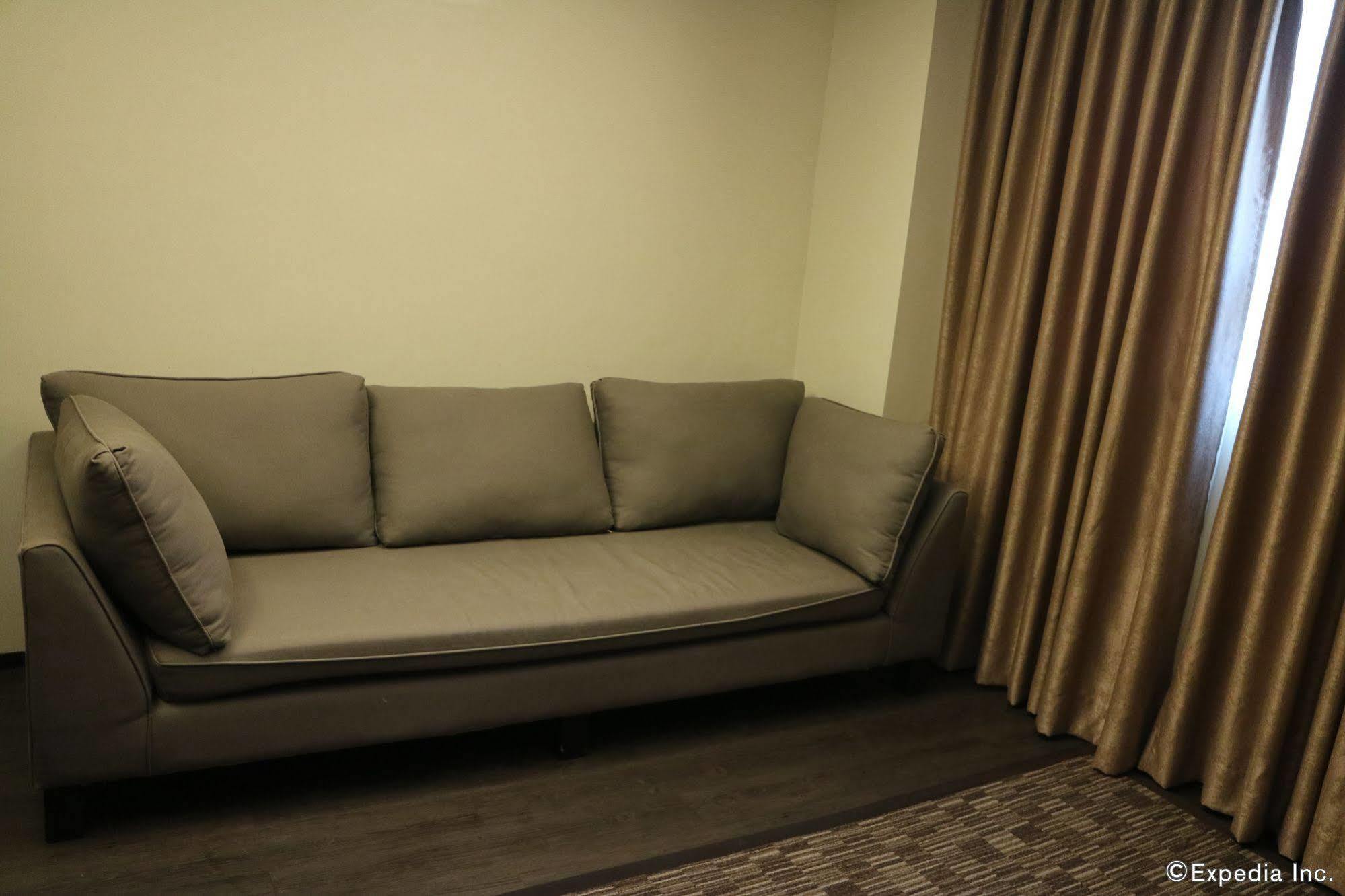 Go Hotels Iloilo Ngoại thất bức ảnh